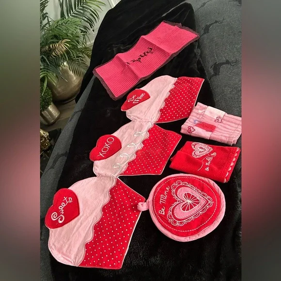 Valentine’s kitchen bundle - Picture 4 of 16